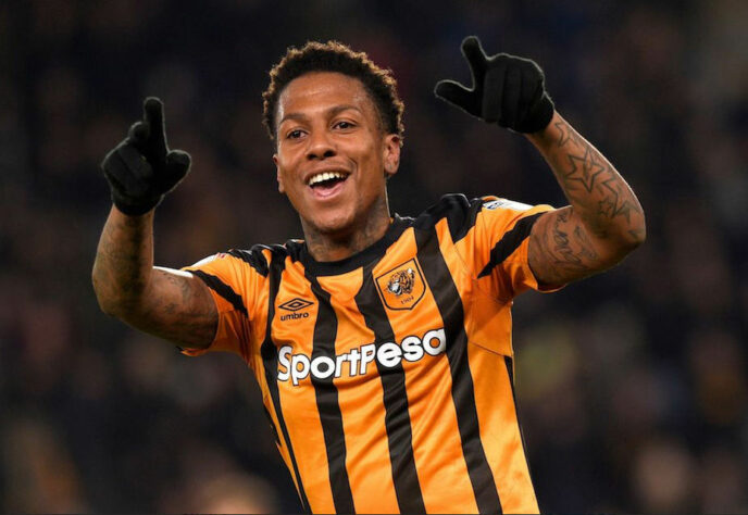 ESQUENTOU - Segundo o site Correio do Povo, o Inter se aproximou da chegada de Abel Hernández, que estava no Al-Ahli-QA e está livre no mercado. Clube e jogador conversaram e o artilheiro gostou da proposta. A torcida faz campanha nas redes sociais pela vinda do jogador.