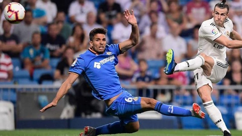 ESQUENTOU - O Benfica entrou em acordo com o zagueiro Leandro Cabrera, mas ainda falta definir o valor para pagar ao Espanyol, de acordo com a rádio “Cadena Cope”. Apesar de ter sido rebaixado, o time catalão quer ganhar cerca de 15 milhões de euros (R$ 92 milhões) pelo defensor e não estão disposto a diminuir o valor.