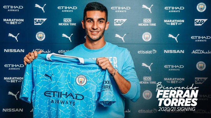 Ferrán Torres foi anunciado como reforço do Manchester City. O jogador estava no Valencia.