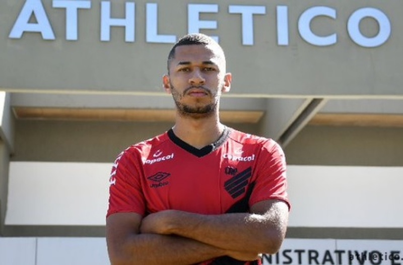 FECHADO - Através do site oficial, o Athletico-PR oficializou a contratação do atacante Fabinho, que assinou com o clube até dezembro de 2023 e foi revelado nas categorias de base do São Paulo.
