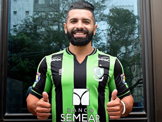  O atacante Guilherme, que disputou a Série B com o América-MG, não renovou com o Coelho e deixou o clube.
