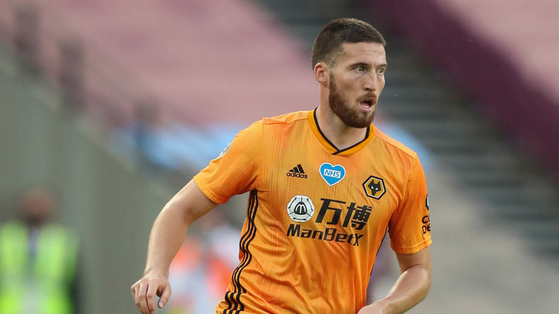 ESQUENTOU - O Wolverhampton aceitou, nesta sexta-feira (28), a proposta do Tottenham por Matt Doherty. De acordo com o "Telegraph", o clube treinado por José Mourinho ofereceu 16,8 milhões de euros (cerca de R$ 109 milhões). 