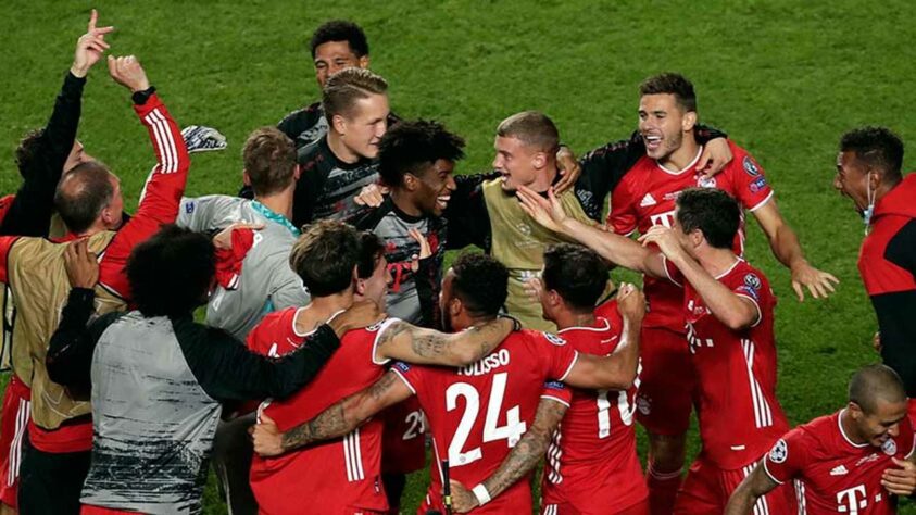 Festa dos jogadores do Bayern após o apito final.