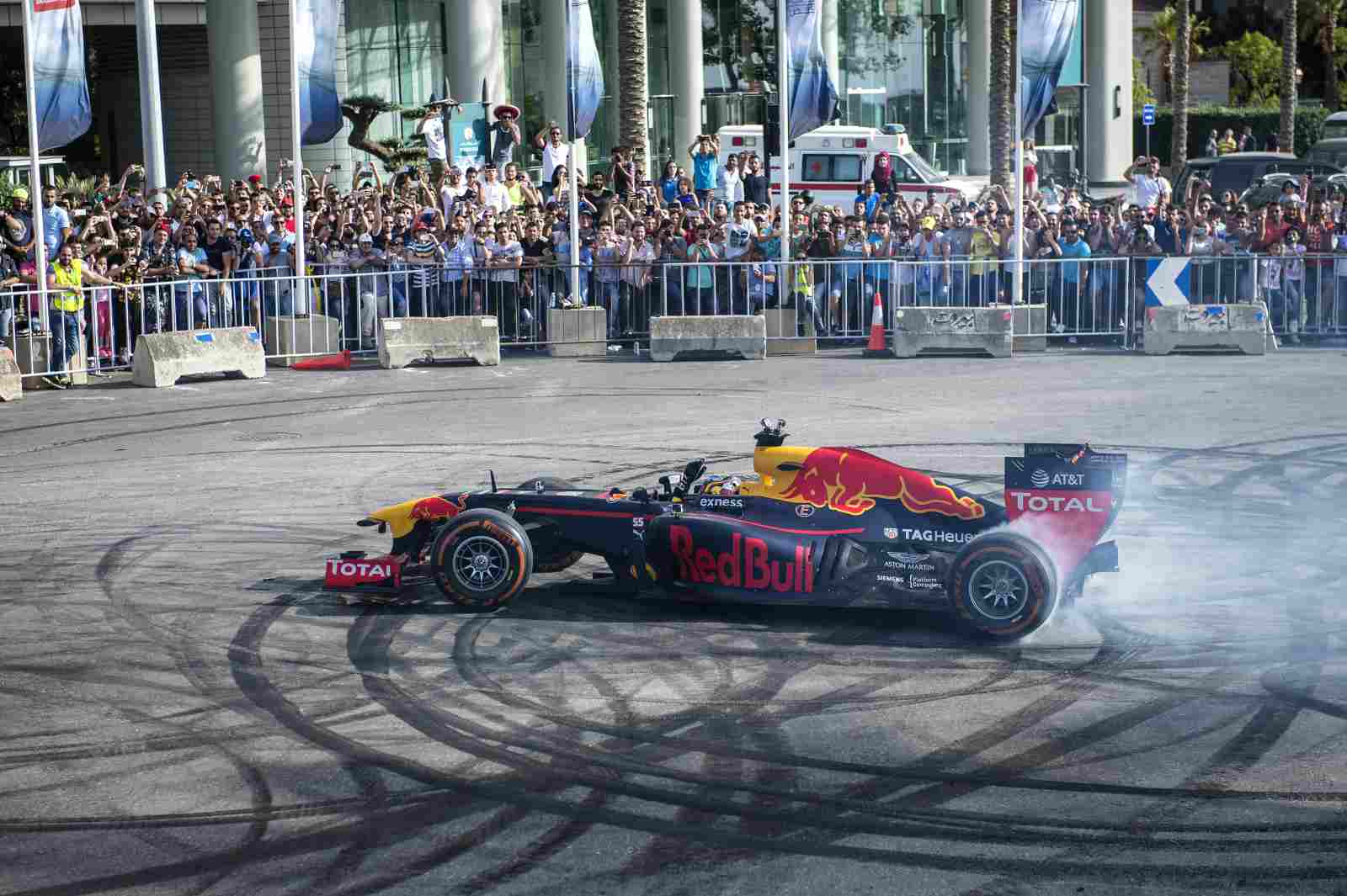 Sainz, à época, era piloto da Toro Rosso - ele jamais guiou pela equipe principal