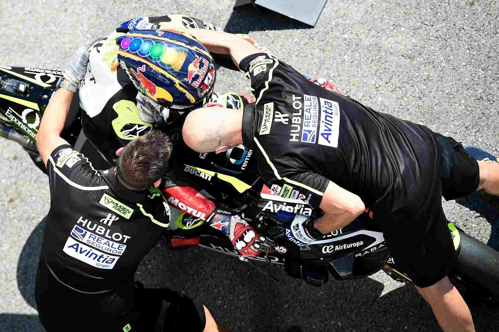 Johann Zarco bateu os favoritos em Brno e ficou com a pole-position em Brno. Confira o que de principal aconteceu