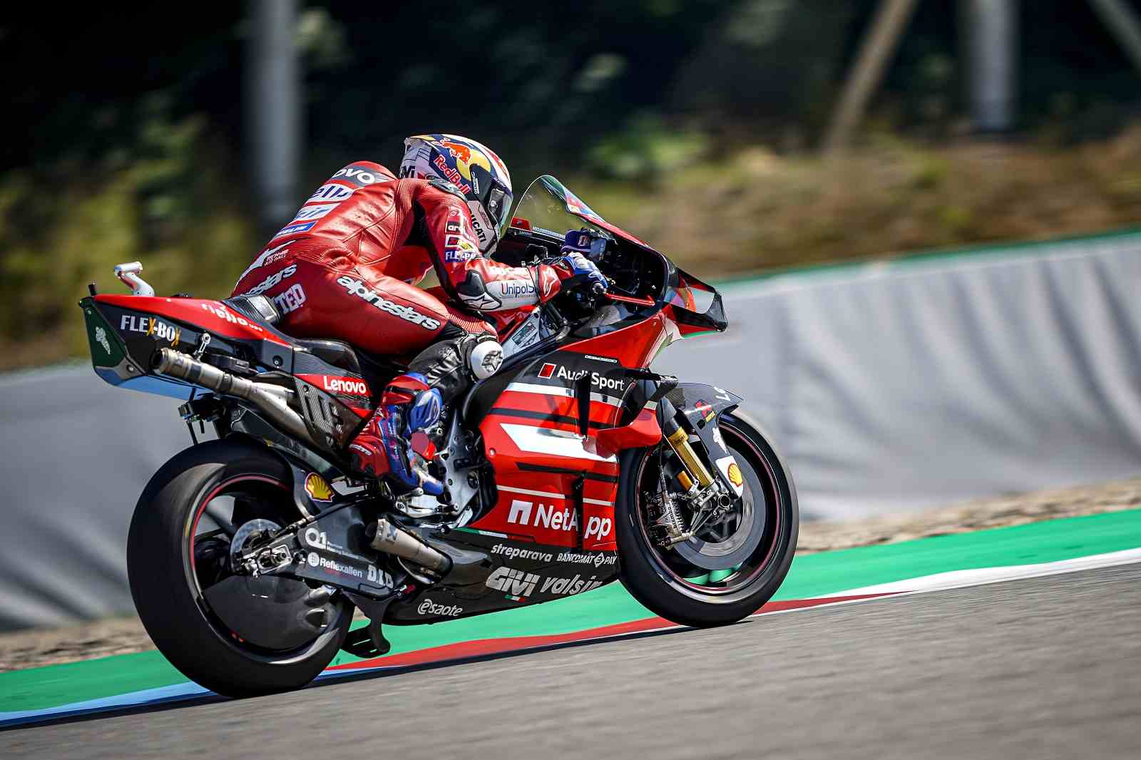 Andrea Dovizioso foi apenas o 15º na sexta-feira