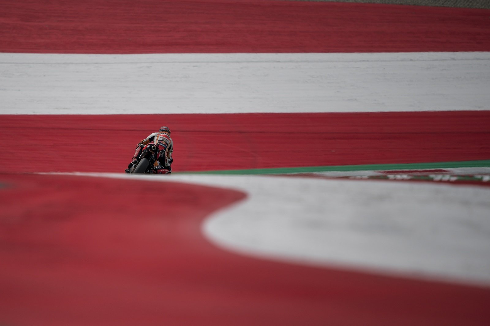 Já Stefan Bradl foi o penúltimo, à frente apenas de Tito Rabat