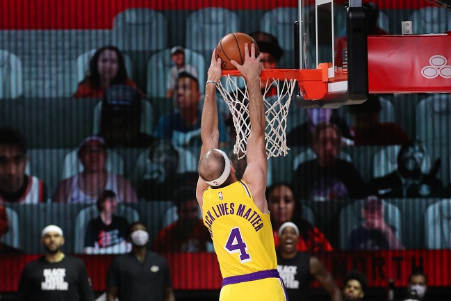 O reserva Alex Caruso (Los Angeles Lakers) foi uma das melhores opções do banco de reservas. O ala-armador somou 11 pontos, três assistências e três roubadas em 24 minutos de ação, mas não o suficiente para superar o Toronto Raptors na segunda partida do retorno da temporada, na Flórida