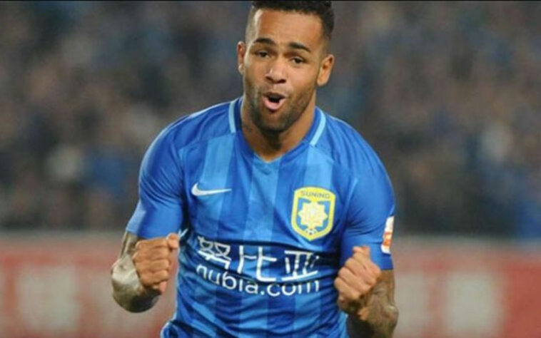 Alex Teixeira - 31 anos - Meia - Último clube: Jiangsu FC (China) - Sem clube desde: 01/01/2021