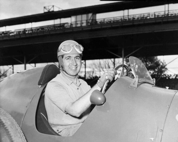 Ascari ainda venceria mais cinco etapas em 1953, ano de seu bicampeonato mundial, alcançando assim o feito de 13 conquistas. O italiano morreu no GP de Mônaco de 1955, após um acidente grave