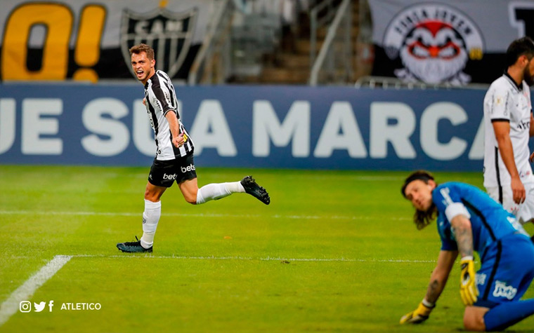 ATLÉTICO-MG - SOBE - Virada espetacular: Com as mexidas do técnico chileno Jorge Sampaoli, o time foi mais efetivo que no primeiro tempo e conseguiu uma virada espetacular em apenas 16 minutos na etapa final. Um ímpeto ofensivo que anima a torcida atleticana para o futuro da equipe no campeonato, com boa troca de passes e um jogo vertical e intenso. / DESCE - Falhas defensivas: O Atlético-MG comandava as ações, com a marcação adiantada e fazia um bom início de jogo. No entanto, o lateral-direito Guga vacilou e recuou a bola deixando Sidcley livre para tocar para Araos cruzar na cabeça de Jô e abrir o placar. Já no segundo gol, a defesa foi facilmente envolvida pela troca de passes corintiana e não conseguiu bloquear o lindo passe de Jô. 