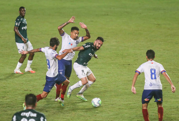 Bahia - Sobe e Desce / Sobe: Não faltou dedicação - É bem verdade que Weverton falhou no lance do gol de empate, mas a equipe lutou muito / Desce: Desatenção - Uma falha em uma saída de bola gerou o gol do Palmeiras.