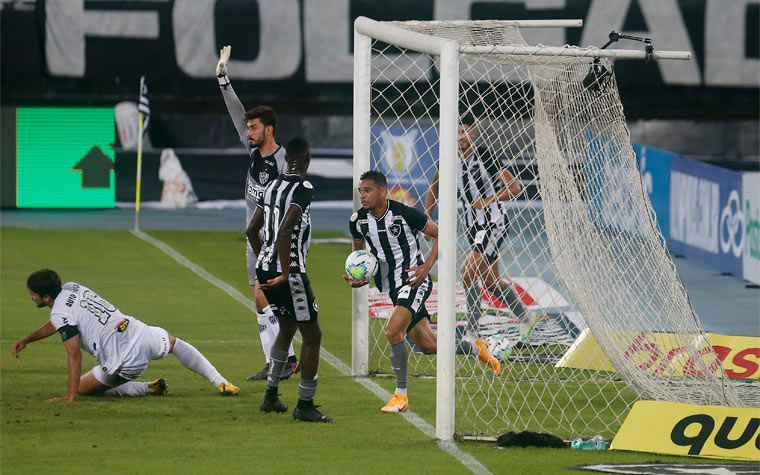 A aposta na velocidade e a precisão nos contra-ataques levaram o Botafogo a desbancar o Atlético-MG nesta quarta-feira, no Estádio Nilton Santos. Com gols de Luiz Fernando e Caio Alexandre, o Glorioso bateu o Galo por 2 a 1 e obteve sua primeira vitória no Campeonato Brasileiro. O LANCE! detalha quem se destacou no triunfo. (Notas por Vinícius Faustini - faustini@lancenet.com.br)