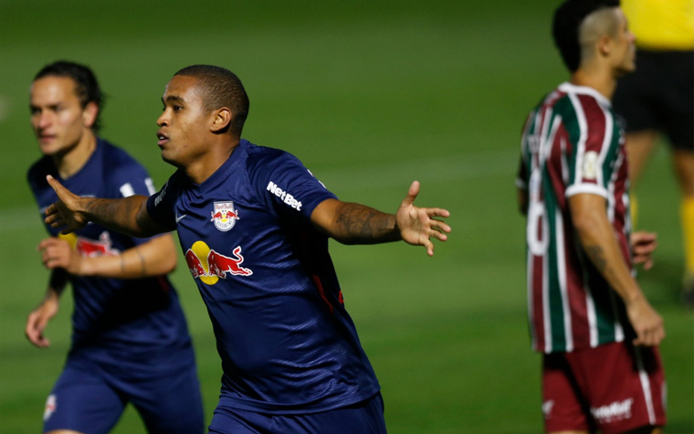 RED BULL BRAGANTINO - SOBE: o atacante Alerrandro foi o grande destaque dos donos da casa. Com um ótimo trabalho de pivô, criou oportunidades para seus companheiro e ainda mostrou faro de gol ao abrir o placar logo com 1 minuto de bola rolando. DESCE: faltou atenção. O RB Bragantino conseguiu abrir o placar logo no primeiro minuto, mas o empate veio logo em seguida. Faltou atenção na marcação da equipe paulista, que levou o gol na saída de bola adversária.