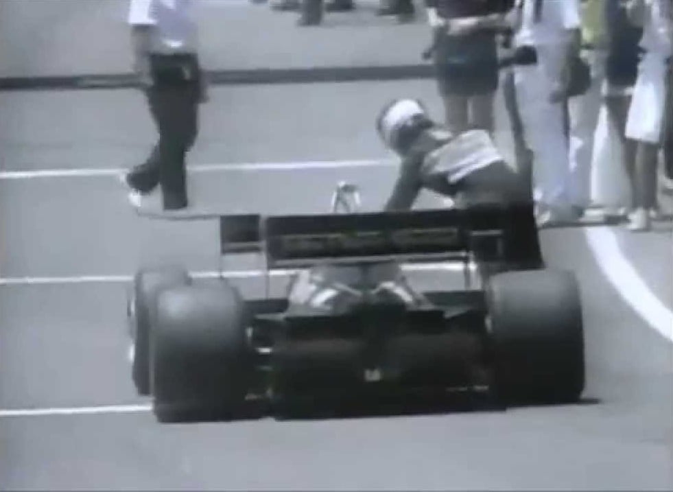 No GP de Dallas de 84, Nigel Mansell estava em quinto quando seu carro parou. Sem pensar duas vezes, começou a empurrá-lo