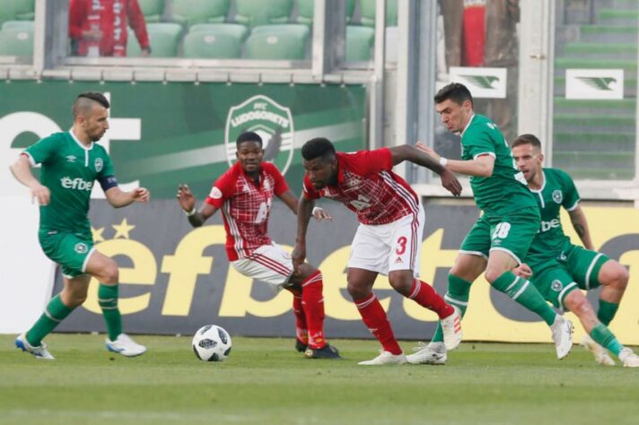 Maior campeão búlgaro, o CSKA Sofia lidou com dívidas de 15 milhões de euros (na época, R$ 34 milhões) e amargou uma queda brusca para a terceira divisão do país. 