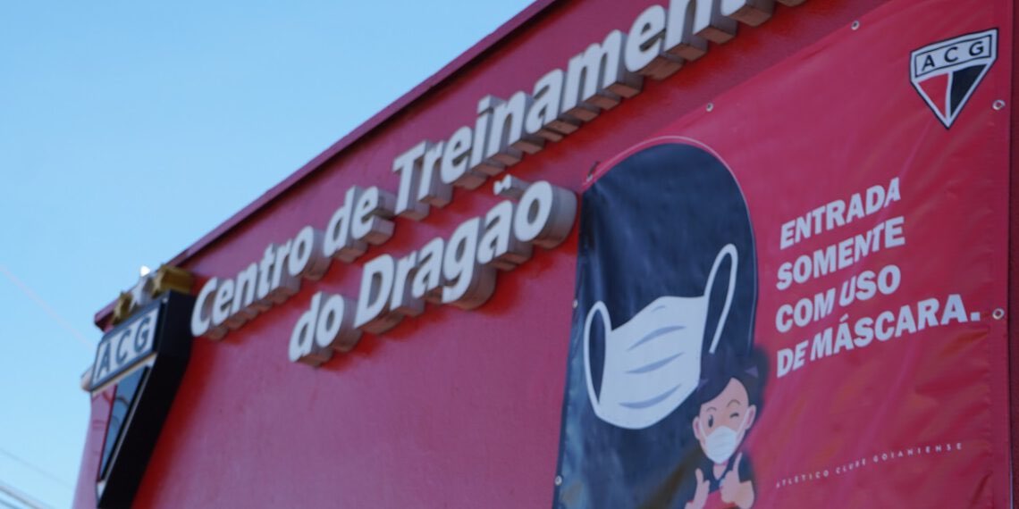 Atlético-GO - CT do Dragão: O local de treinamentos do Rubro-Negro goiano é uma lembrança ao apelido popular do clube.