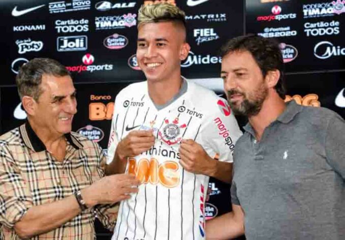 Na apresentação do volante Victor Cantillo no Corinthians, o volante, que tinha o número 24 como favorito, recebeu a camisa 8, com o clube alegando que era uma homenagem ao ex-jogador Freddy Rincón. Porém, pouco antes da apresentação, o diretor Duílio Alves foi flagrado dizendo uma frase que gerou críticas da opinião pública: "24 aqui não". Dias depois, Cantillo acabou ganhando a camisa 24.