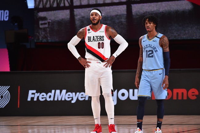 Knicks quer retorno de Carmelo Anthony – Após viver uma temporada de reabilitação na carreira pelo Portland Trail Blazers, o craque pode voltar a motivar disputa no mercado. Segundo Marc Berman, do jornal New York Post, o New York Knicks visaria o ala como reforço na próxima offseason.