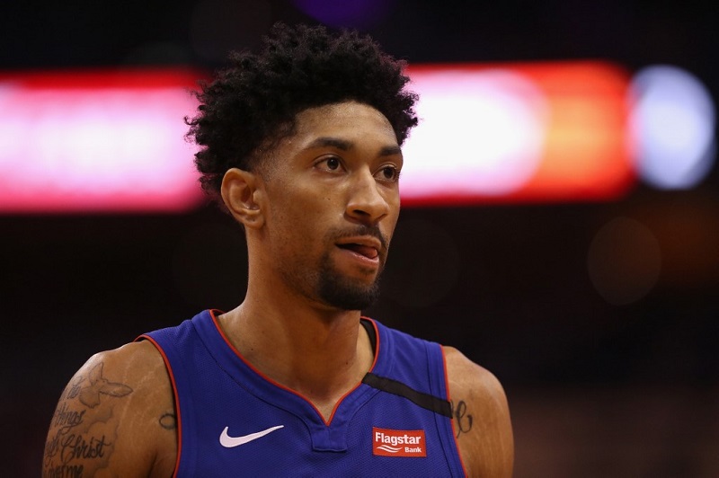 Christian Wood é prioridade no Pistons - Embora tenha condições de investir em reforços, a prioridade do Detroit Pistons soa ser a permanência da revelação Christian Wood. E, segundo James L. Edwards, do site The Athletic, essa perspectiva é bem realista: o pivô de 24 anos gosta de Michigan e está muito aberto a uma renovação contratual.