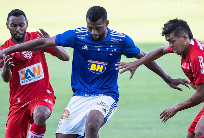 Maior campeão da Copa do Brasil, o Cruzeiro foi despachado pelo CRB. A equipe alagoana derrotou a Raposa por 2 a 0 em pleno Mineirão e, depois, assegurou a vaga com um empate em 1 a 1. O LANCE! recorda outros momentos nos quais equipes tradicionais foram surpreendidas. Confira!