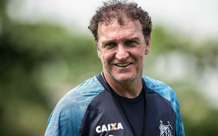 SANTOS - João Paulo, Vladimir, Madson, Lucas Veríssimo, Alex Nascimento, Jobson, Diego Pituca, Sandry, Jean Mota, Cuca (foto), o diretor de futebol Jorge Andrade, Cuquinha, Eudes Pedro e o preparador físico Omar Feitosa positivaram para a doença. Contra o Internacional, foram 11 desfalques motivados por Covid-19.