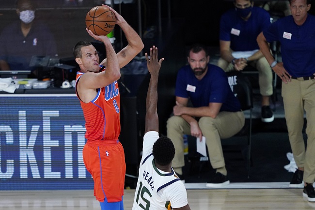 O italiano Danilo Gallinari (Oklahoma City Thunder) fez 11 de seus 15 pontos na vitória sobre o Utah Jazz no primeiro período. Gallinari ficou em quadra por apenas 19 minutos, suficientes para fazer o estrago diante do adversário. Com o triunfo, o Thunder retomou o quinto lugar na conferência Oeste, superando o Houston Rockets