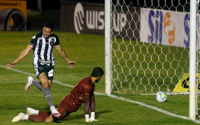 FECHADO: O Botafogo está perto de ter mais uma baixa no elenco. O lateral-esquerdo Danilo Barcelos manifestou desejo de deixar o Alvinegro nesta segunda-feira e terá o contrato rescindido de forma amigável com o Glorioso. O Fluminense acertou a sua contratação.