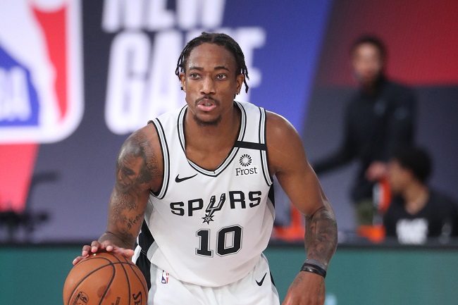 Cestinha do San Antonio Spurs na vitória por 129 a 120 sobre o Sacramento Kings, o ala-armador (às vezes, ala) jogou como ala-pivô por conta das ausências de LaMarcus Aldridge e Trey Lyles, ambos lesionados. DeRozan anotou 27 pontos, distribuiu dez assistências e apanhou cinco rebotes