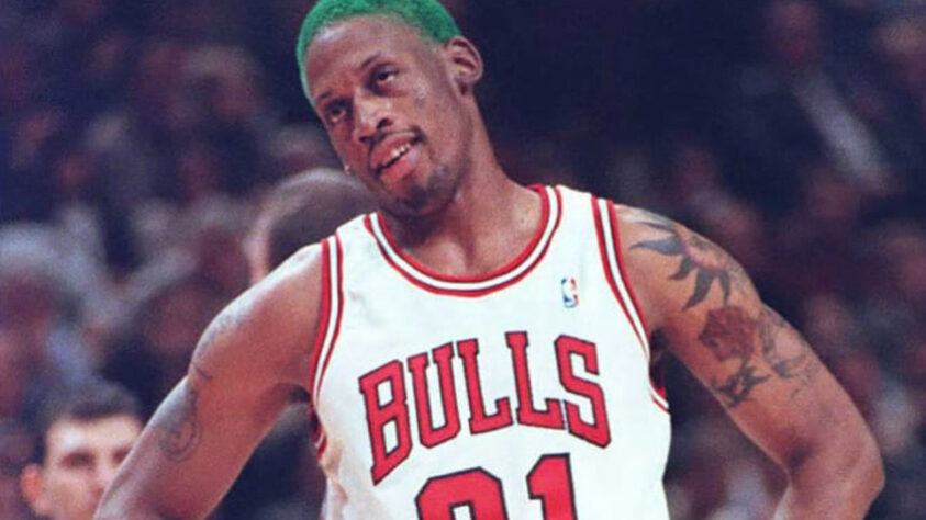 15- Dennis Rodman (cinco títulos): Um dos jogadores mais emblemáticos da história da NBA, Rodman fez parte do polêmico time do Detroit Pistons chamados de “bad boys”. Depois, juntou-se a Michael Jordan e Scottie Pippen para vencer o segundo tricampeonato da história do Chicago Bulls.
