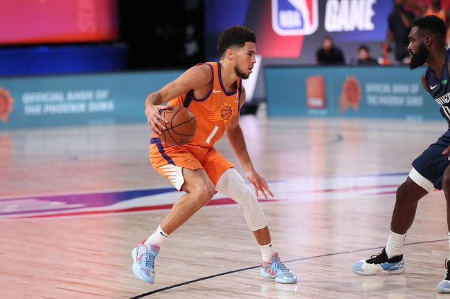 Primeiro time: Devin Booker (Phoenix Suns) - O astro do time de Arizona foi um dos principais responsáveis pela surpreendente campanha em Orlando. O Suns venceu todos os oito jogos que disputou, mas não conseguiu vaga nos playoffs, mesmo assim. Booker fez 30 pontos ou mais em cinco das oito partidas