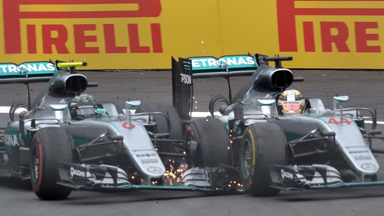 Lewis Hamilton e Nico Rosberg protagonizaram um choque no GP da Áustria de 2016 