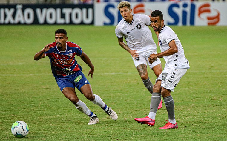 Botafogo volta de Fortaleza com apenas um ponto na bagagem. A atuação não foi das melhores, mas o Alvinegro evoluiu em relação ao jogo anterior. Contudo, pecou na concretização das jogadas e permitiu a pressão perigosa do Fortaleza no fim. Veja as notas a seguir por Luiz Portilho Neto 