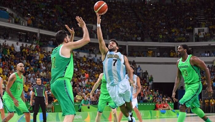 Facundo Campazzo na NBA? - O argentino Facundo Campazzo está a caminho da NBA – e, dessa vez, parece mesmo ser verdade. Segundo Marc Stein, do jornal The New York Times, o armador de 29 anos já informou o Real Madrid que está de saída para os EUA. Dallas Mavericks e Minnesota Timberwolves estão interessados na contratação.