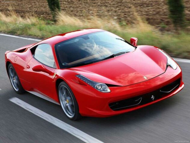 Zagueiro do PSG, Marquinhos é dono de um Ferrari 458 Italia.