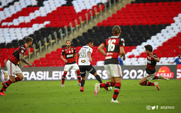 ATLÉTICO-MG - No primeiro tempo, teve boas descidas pela esquerda. De uma delas saiu justamente o gol contra de Filipe Luís, após cruzamento de Arana, que ainda deu um bom chute para Diego Alves defender. Igor Rabello se destacou na zaga e Rafael, apesar das dificuldades na saída de bola, fez defesas importantes.  GABRIEL PAGA O PATO  Gabriel esteve afobado demais e levou um cartão amarelo perigoso. Acabou saindo ainda no primeiro tempo, em uma mudança tática do técnico argentino Jorge Sampaoli. Savarino poderia ter ampliado o placar ainda na etapa inicial, mas deu mole e parou em defesa de Diego Alves.