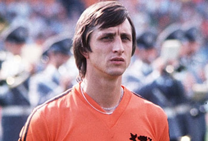 Johan Cruijff - Líder do carrossel holandês na Copa do Mundo de 1974 e um dos mais inteligentes jogadores de futebol, o holandês Cruijff morreu em 24 de março de 2016.