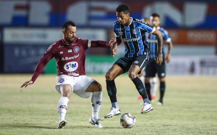 Perdendo para Caxias e Aimoré na fase de grupos, o Tricolor precisou encarar o clássico contra o Internacional logo na semifinal do primeiro turno e manteve a escrita recente ao marcar com Diego Souza em pleno Beira-Rio. Todavia, na decisão, derrota no Centenário para o Caxias e muitas críticas ao elenco de Renato Portaluppi.