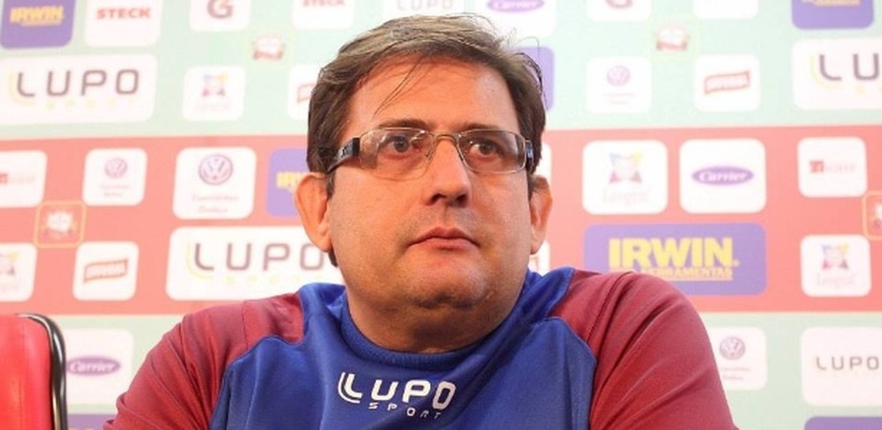 O Ceará manteve Argel Fucks como técnico para 2020, porém o treinador caiu em fevereiro e Enderson Moreira veio para substitui-lo. Entretanto, a sua passagem não durou muito e Guto Ferreira foi contratado pelo Vozão.