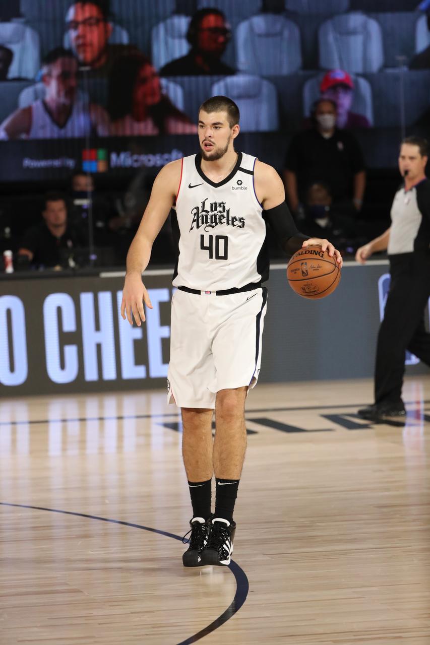 Ivica Zubac (Los Angeles Clippers) 6,0 - Zubac somou dez pontos, dez rebotes e dois bloqueios em 22 minutos de ação e foi superior ao seu marcador, Maxi Kleber