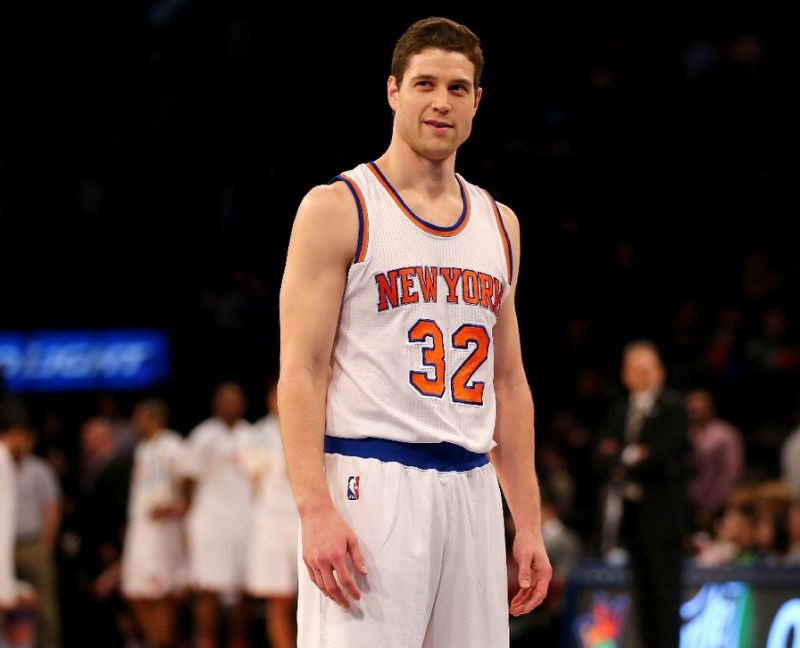 7- Jimmer Fredette – 241 jogos, 6.0 pontos, 1.4 assistência, 40.9 FG%. Décima escolha do draft de 2011, Fredette chegou como o próximo JJ Redick. Ótimo arremessador que também sabe passar. Só que não virou nada na NBA. Seus 28.9 pontos e 4.3 assistências no último ano em BYU enganaram muita gente. É ídolo no basquete chinês