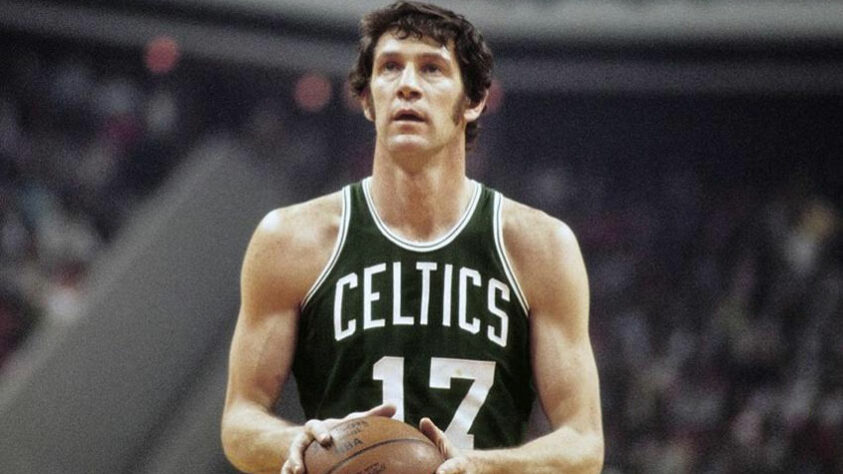 3- John Havlicek (oito títulos): Além de conquistar oito títulos, o ex-jogador do Celtics é o líder em pontos, jogos e minutos, da história da franquia, além de possuir 11 eleições para os times ideais da NBA e oito eleições para os times ideais de defesa. 