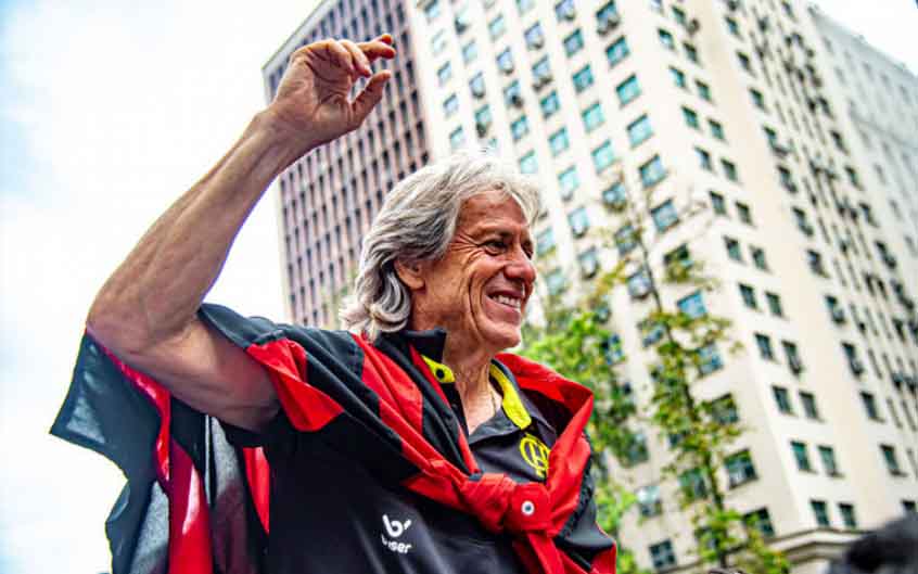 Jorge Jesus chegou ao Flamengo em junho de 2019 durante a pausa para a Copa América e assim teve tempo para implementar suas ideias no time carioca. Com 58 jogos, 44 vitórias e apenas quatro derrotas, o técnico conquistou a Libertadores e o Brasileirão em 2019 e em 2020 a Supercopa do Brasil, a Recopa Sul-americana e o Campeonato Carioca, somando em sua passagem de pouco mais de um ano, mais títulos do que derrotas.