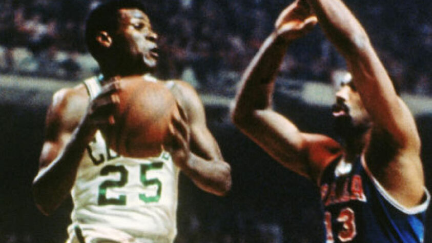 5- K.C. Jones (oito títulos): Mais um nome da geração de ouro do Celtics a ser eleito para o Hall da Fama, K.C. Jones atuou nove temporadas pelo time de Boston e venceu oito títulos. Posteriormente, ainda foi duas vezes campeão da NBA como treinador.