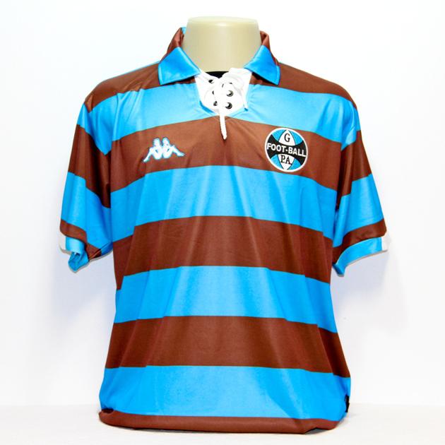 O Grêmio, no amistoso citado acima, também jogou com uma camisa retrô, recordando o primeiro uniforme e o primeiro símbolo do clube. Grêmio e Botafogo tinham a mesma fornecedora de material esportivo, a Kappa.