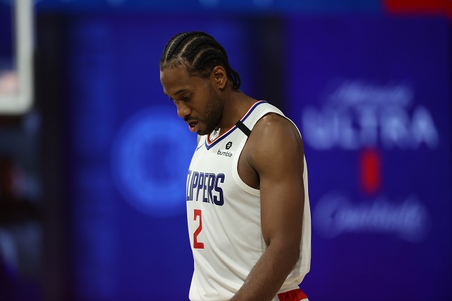 Duas vezes MVP das finais, o astro Kawhi Leonard (Los Angeles Clippers) anotou 24 pontos, pegou seis rebotes e distribuiu cinco assistências na vitória tranquila de seu time sobre o New Orleans Pelicans. Leonard acertou seis dos 16 arremessos, mas converteu dez das 11 tentativas do lance livre