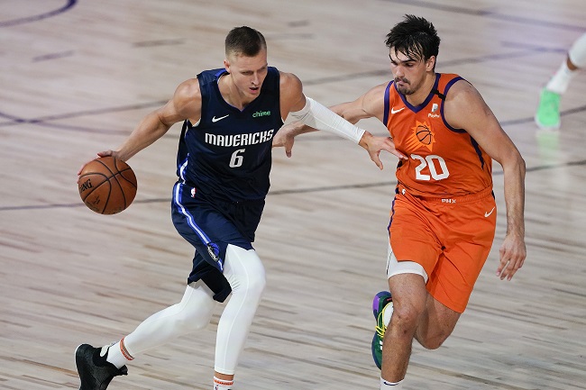 Após anotar 39 pontos na derrota para o Houston Rockets na última sexta-feira, o ala-pivô Kristaps Porzingis colaborou com 30 pontos e oito rebotes diante do Phoenix Suns. Porzingis bloqueou quatro arremessos e acertou duas cestas de três em cinco tentativas, mas não conseguiu evitar nova derrota