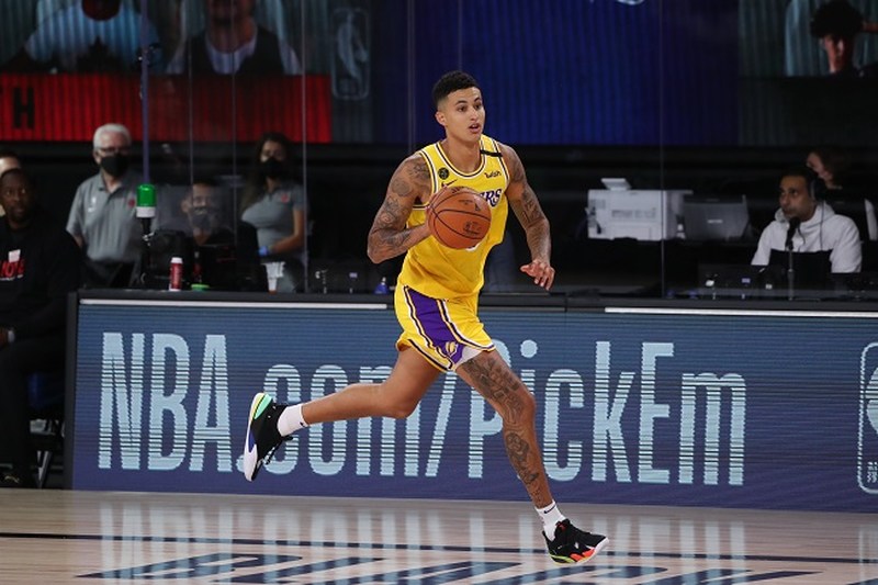 O reserva Kyle Kuzma (Los Angeles Lakers) apareceu bem mais uma vez com 16 pontos e quatro rebotes na derrota para o Toronto Raptors. Kuzma, que foi criticado durante boa parte da temporada, tem sido uma das boas opções de ataque desde que o time californiano chegou na Flórida. Ele acertou três arremessos de três pontos