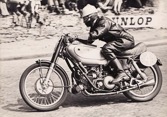 Leslie Graham conquistou a primeira vitória no Mundial de Motovelocidade com a MV Agusta em 1952 