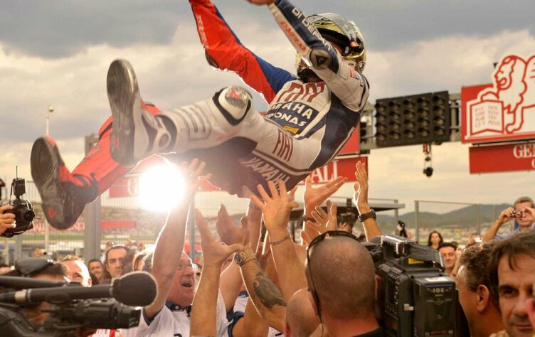 Em sua terceira temporada na MotoGP, Jorge Lorenzo tornou-se campeão na temporada 2011